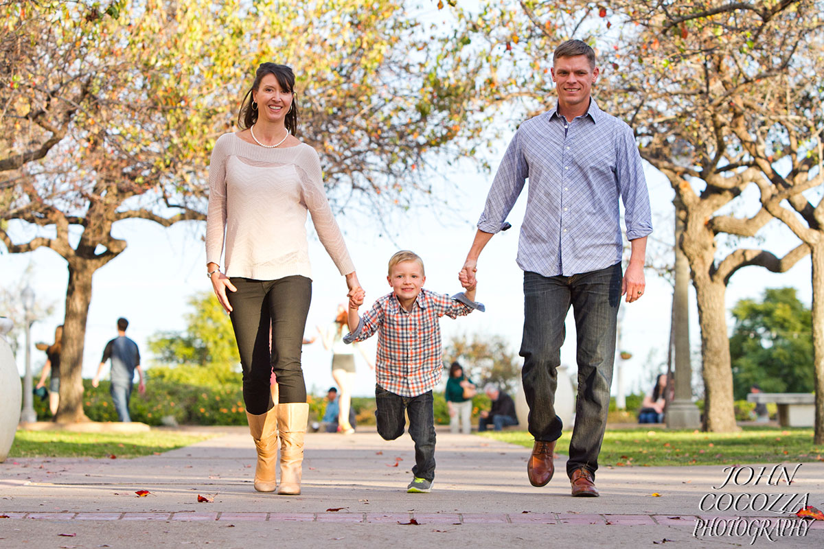 family pictures in balboa park by san diego photographer john cocozza photography