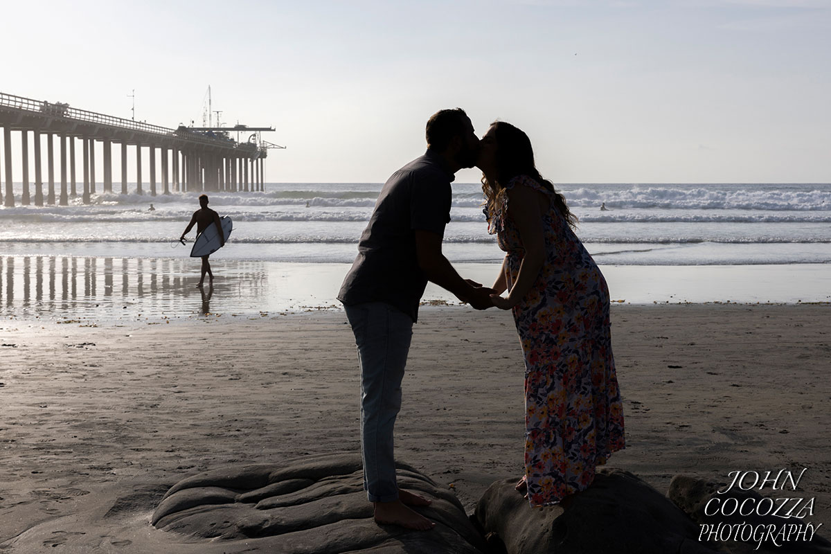 maternity pictures at scripps pier in la jolla by photographer john cocozza photography