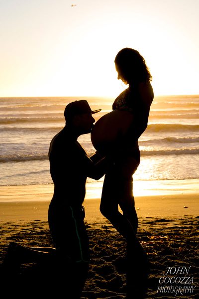 maternity pictures in ocean beach by san diego photographer john cocozza photography