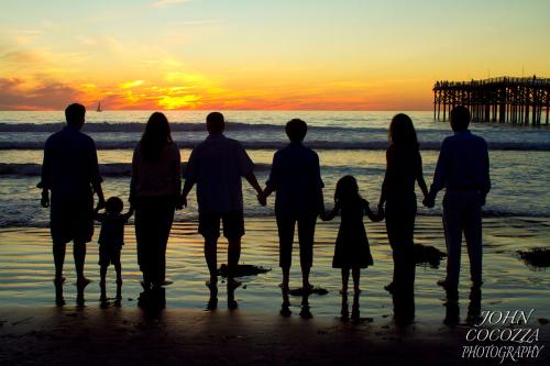 family pictures at crystal pier in pacific beach by john cocozza photography