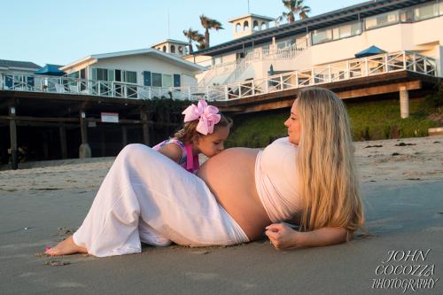 maternity pictures in pacific beach by san diego photographer john cocozza photography